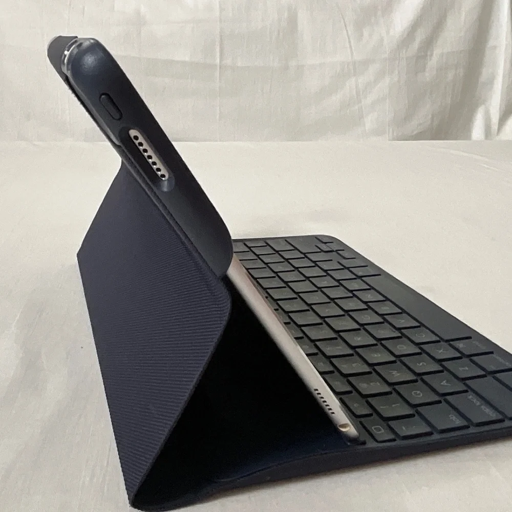 LOGI CREATE Keyboard Hard Case Blue